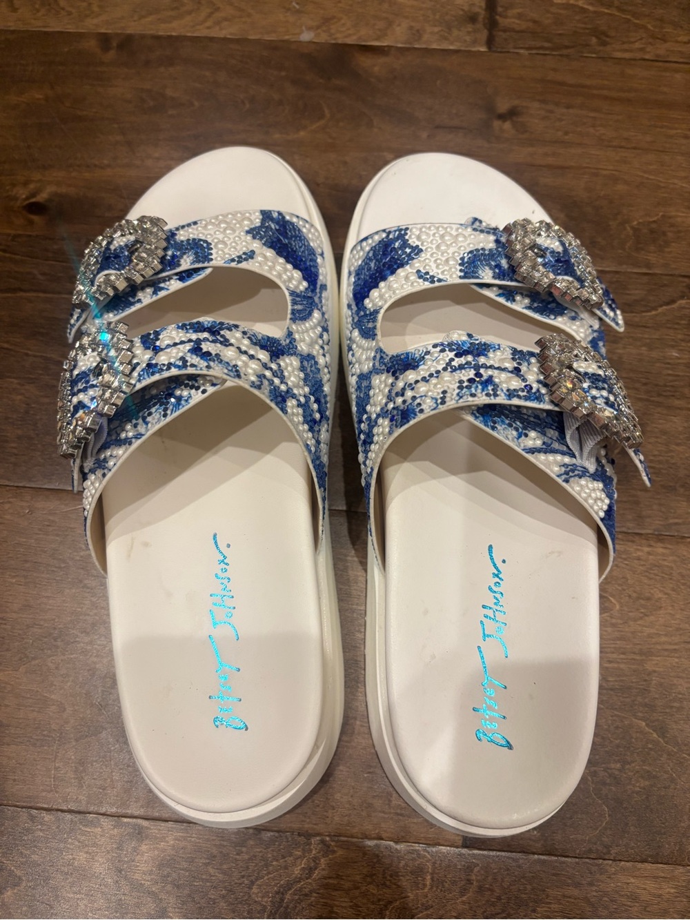 Betsy Johnson LIKE NEW White & Blue Slide Sandals with Crystal Buckle 9.5